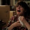 Een flink huilende Zooey Deschanel in New girl. 