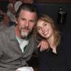 Een foto van Ethan Hawke en zijn cohter Maya Hawke