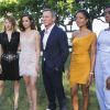 Daniel Craig met de No Time To Die-actrices waaronder Naomi Harris.
