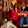 Een foto van de cast van 'Best. Christmas. Ever!'