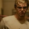 Een foto van Evan Peters als Jeffrey Dahmer.