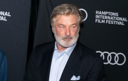 Een foto van Alec Baldwin.