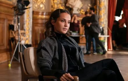 Een foto van Alicia Vikander in Irma Vep.
