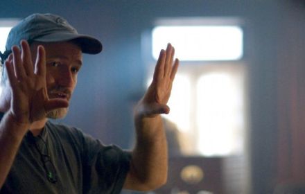David Fincher maakt gebaren op set
