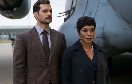Angela Bassett en Henry Cavill in Mission: Impossible