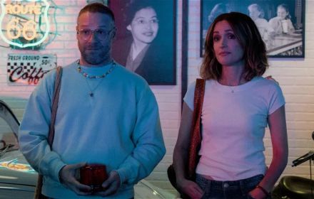 Een foto van Rogen en Byrne in de trailer voor Platonic.