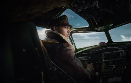 Austin Butler in een promotie-afbeelding voor Masters of the Air