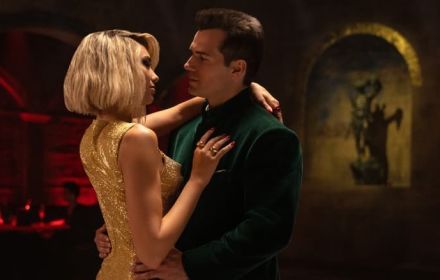 Een foto van Dua Lipa en Henry Cavill in Argylle.