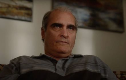 Een foto van Ari Aster en Joaquin Pheonix.