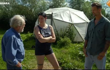 De heren en presentator in 'Boerderij van Dorst'