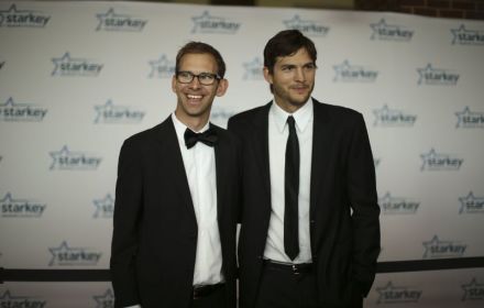 Ashton Kutcher en zijn broer Michael.