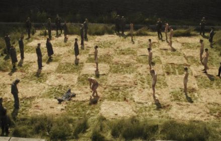 Levend schaakspel 'Hunters' schiet Auschwitz-museum in verkeerde keelgat