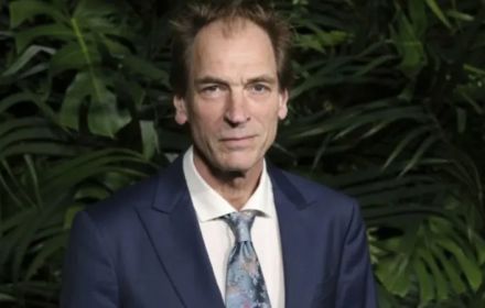 Een foto van Julian Sands.