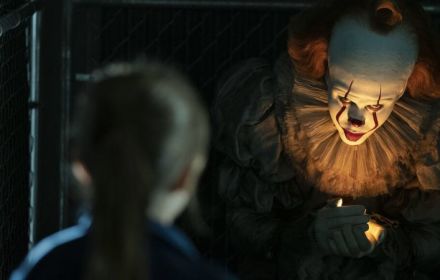 Een foto van Pennywise in It.