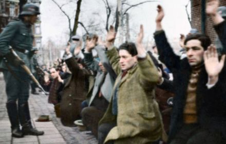 Joodse Amsterdammers worden onder schot gehouden.