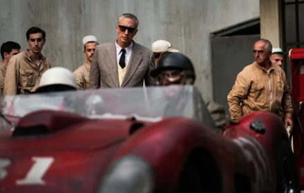 Een foto van Adam Driver in Ferrari