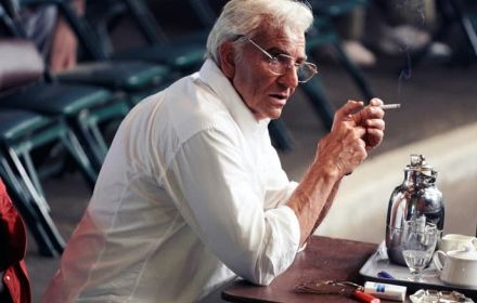 Een foto van Bradley Cooper als Bernstein in Masestro