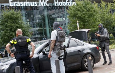 Een foto van agenten in Rotterdam
