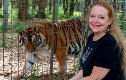 Carole Baskin met tijger