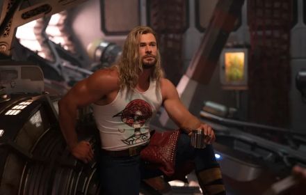 Een foto van Chris Hemsworth in Thor: Love and Thunder.