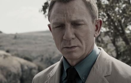 Still uit de videoclip van 'No Time To Die'. 