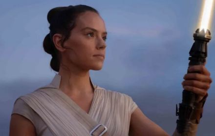 Een foto van Daisy Ridley als Rey.