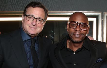 Een foto van Dave Chappelle en Bob Saget.