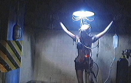 Doodeng beeld uit V/H/S/94