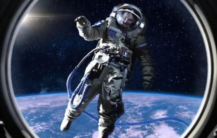 Een still uit de trailer voor The Challenge.