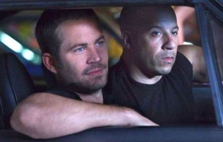 Paul Walker en Vin Diesel in een van de 'Fast and Furious'-films.