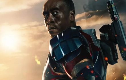 Een foto van Don Cheadle als War Machine.