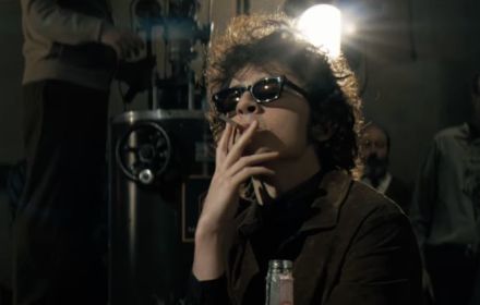 Still uit 'A Complete Unknown'