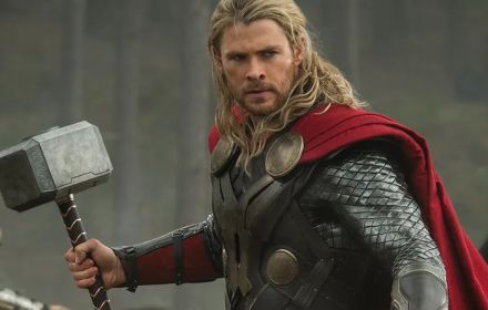 Een foto van CHris Hemsworth als Thor.