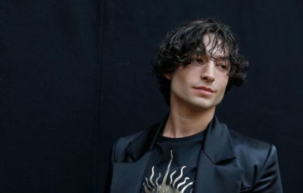 Een foto van Ezra Miller.