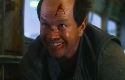 Still uit 'Flight Risk'