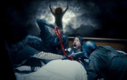 Een still uit de trailer voor Studio 666.