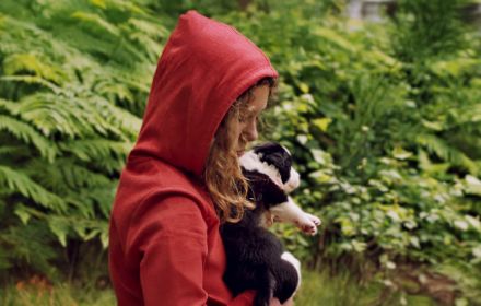 Vind Die Domme Trut en Gooi Haar in de Rivier