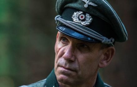 Still uit 'Grenzeloos Verraad'