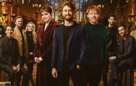Een foto van de cast van Harry Potter tijdens de reünie.