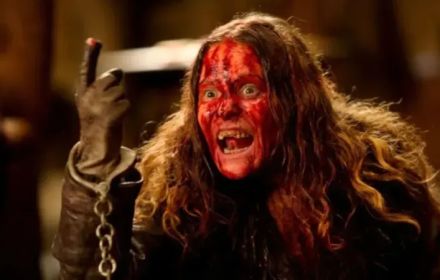 Jennifer Jason Leigh