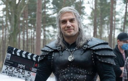 Henry Cavill op set