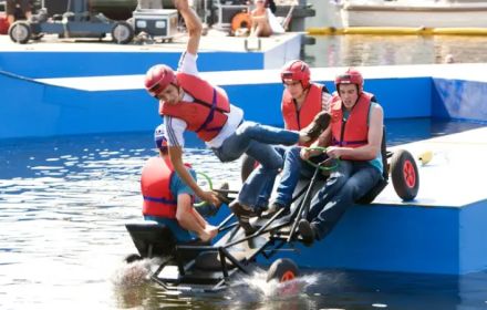 'Te land, ter zee en in de lucht'