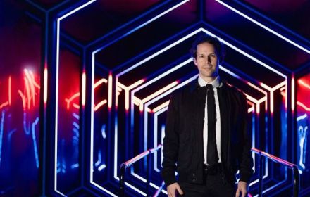 Victor Mids in 'MINDF*CK'