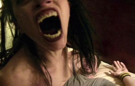 Horrorfranchise 'V/H/S' krijgt reboot genaamd 'V/H/S 94'