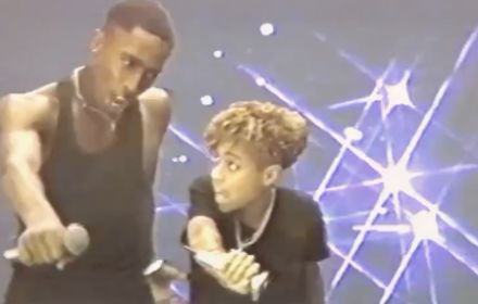 Tupac en Jada die aan het lip-syncen zijn