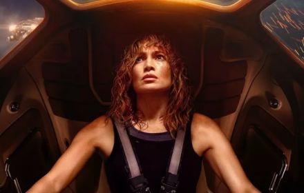 Een foto van Jennifer Lopez in Atlas