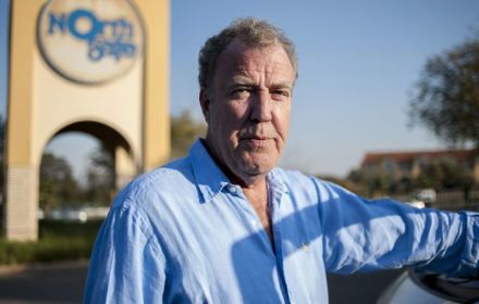 Jeremy Clarkson tijdens een opname van 'The Grand Tour'.