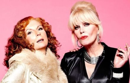 Joanna Lumley (rechts) bij Absolutely Fabulous