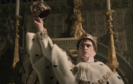 Joaquin Phoenix in de nieuwe trailer voor 'Napoleon'