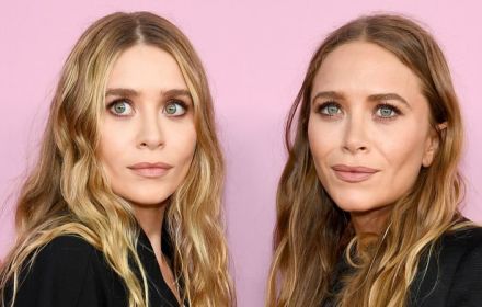 Een foto van Mary-Kate en Ashley Olsen.